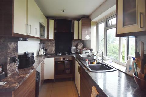 15 Hazel Close, Brentford, TW8 8NG