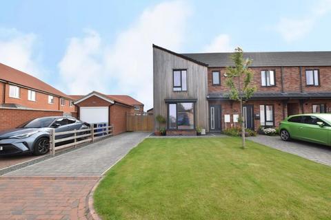 3 bedroom end of terrace house for sale, Fritillary Drive, Healing DN41