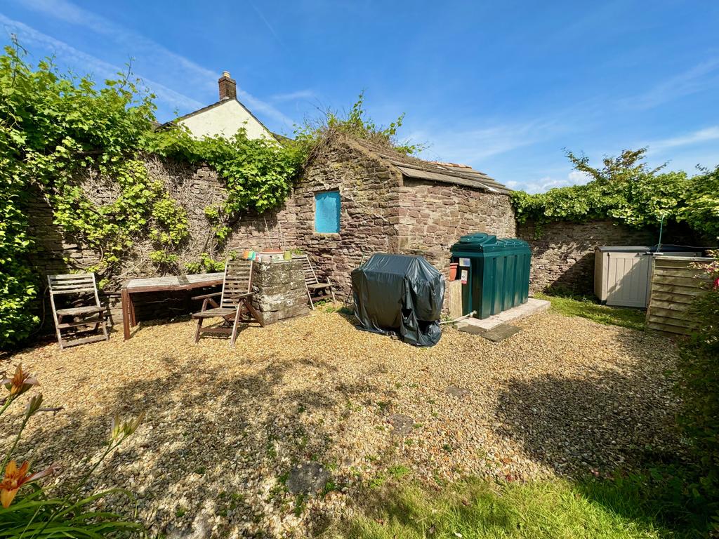 Court Yard &amp; Outbuilding