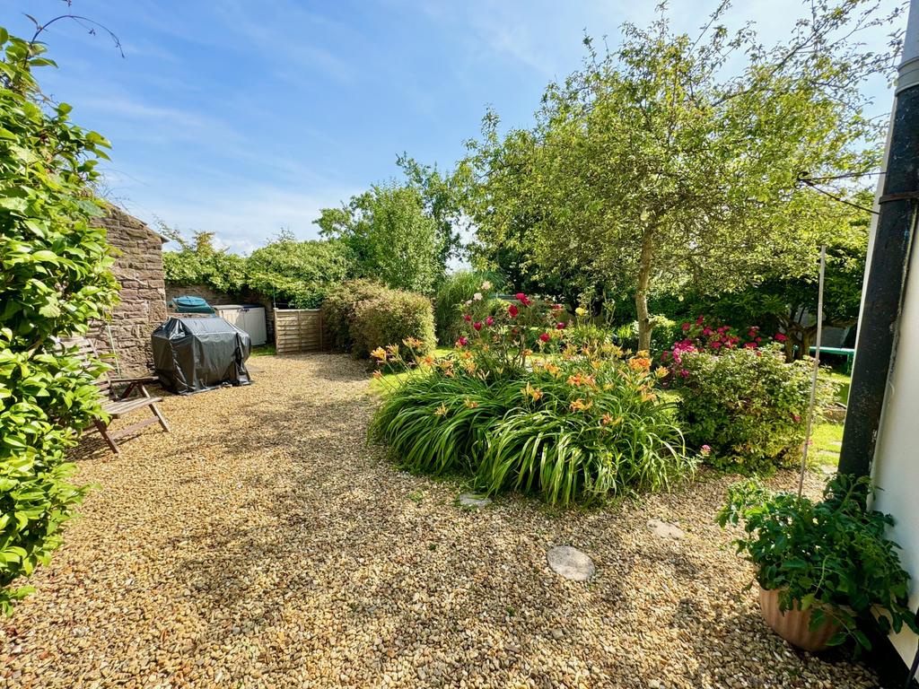 Court Yard &amp; Outbuilding