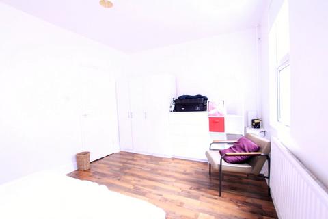 1 bedroom apartment to rent, Settles Street, London, E1