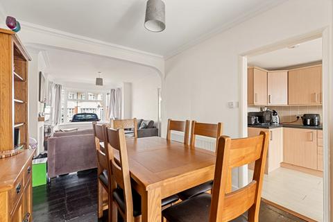 15 Langdon Road, Folkestone, CT19 4HX