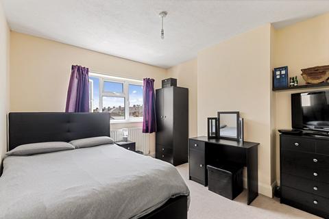 15 Langdon Road, Folkestone, CT19 4HX