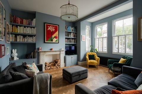 13 Forest Drive East, London, E11 1JX