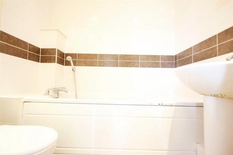2 bedroom apartment to rent, Saunders Close, London, IG1