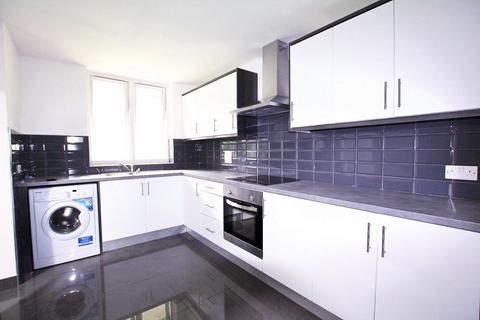 3 bedroom apartment to rent, New Place, London, SE16