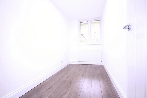 3 bedroom apartment to rent, New Place, London, SE16