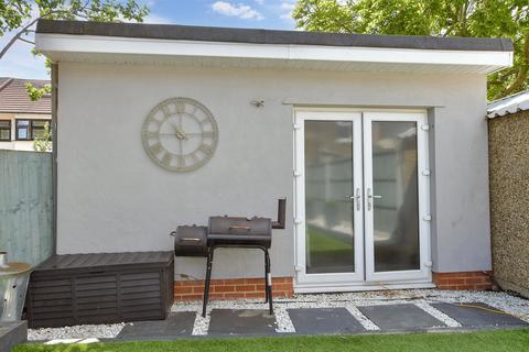 21 Morley Road, Romford, RM6 6UX