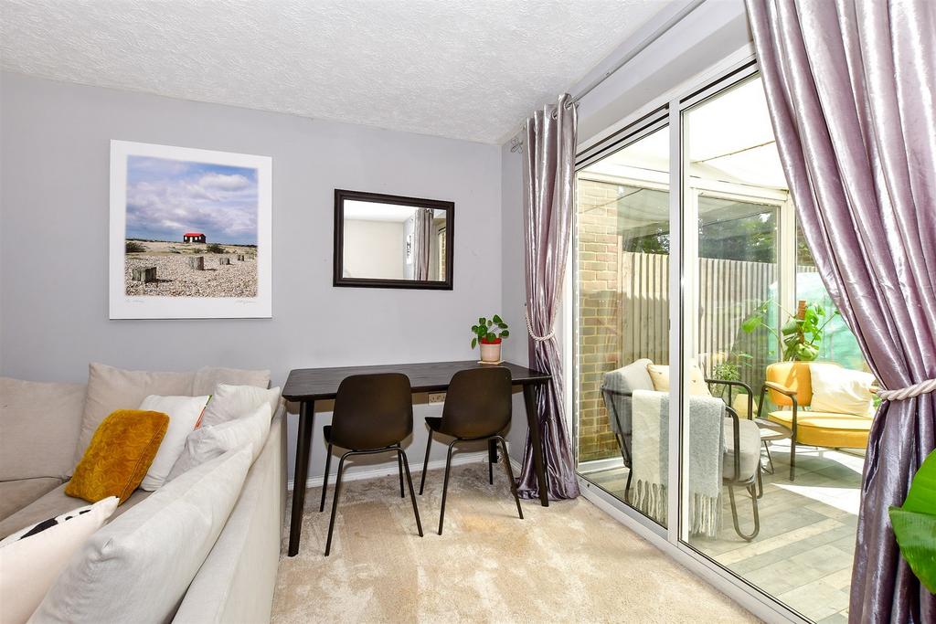 Lounge/ Dining Room