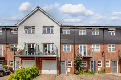 4 bedroom terraced house for sale, Bassetsbury Lane, High Wycombe, HP11