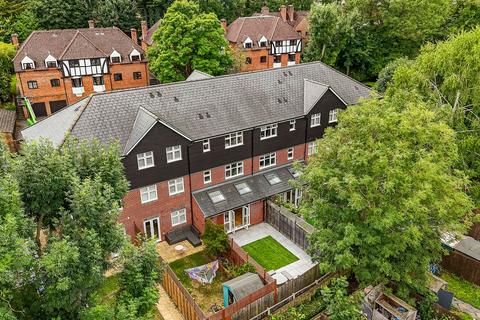 4 bedroom terraced house for sale, Bassetsbury Lane, High Wycombe, HP11