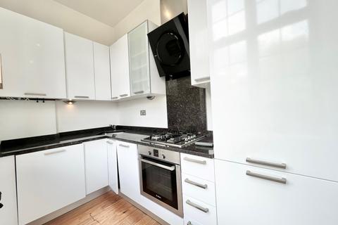 2 bedroom flat to rent, Archway Road, London N6