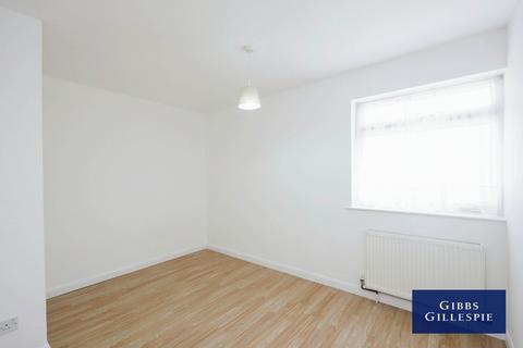 2 bedroom flat to rent, Chiswick Court, Pinner