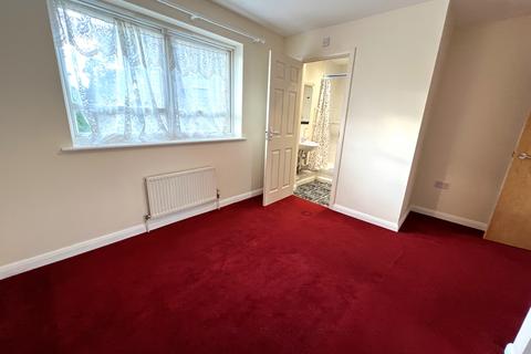 3 bedroom terraced house to rent, Vicarage Lane, London E6