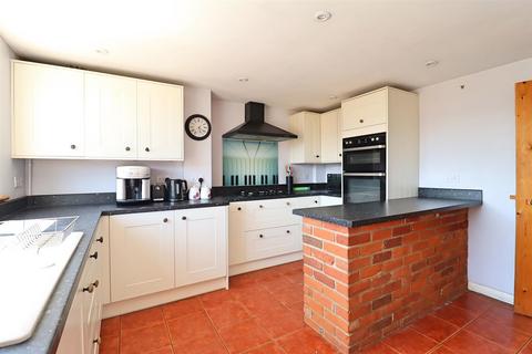 3 bedroom semi-detached house for sale, Halstead Road, Braintree