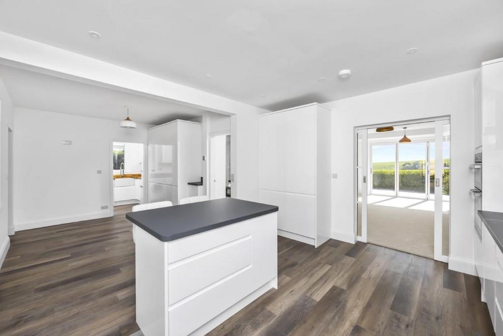 Longhill Road, Landing.jpg