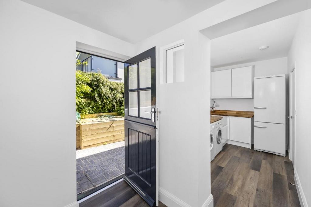 Longhill Road, En-Suite.jpg