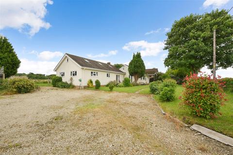 6 bedroom detached bungalow for sale, Farm Road, Little Park, Andover