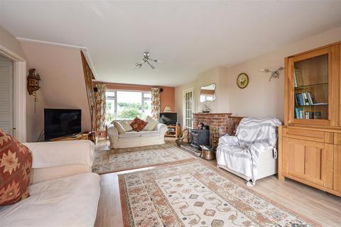 6 bedroom detached bungalow for sale, Farm Road, Little Park, Andover