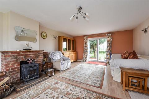 6 bedroom detached bungalow for sale, Farm Road, Little Park, Andover