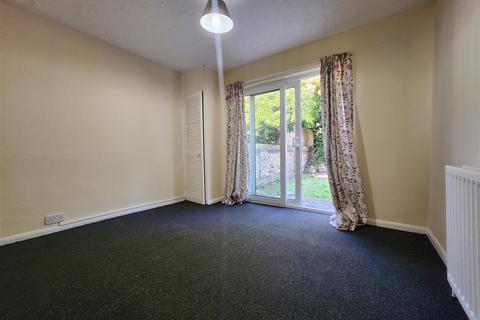 1 bedroom flat for sale, Belgrave Road, Ilford - CHAIN FREE!