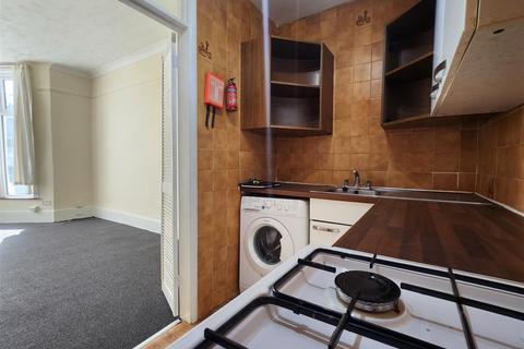 1 bedroom flat for sale, Belgrave Road, Ilford - CHAIN FREE!