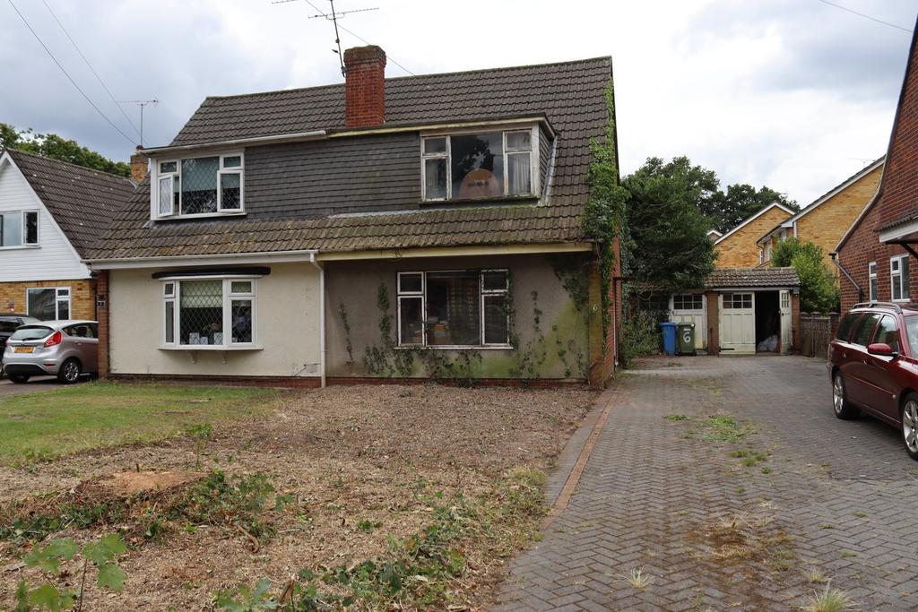 Harvey Road, Farnborough GU14 3 bed semidetached house for sale £325,000