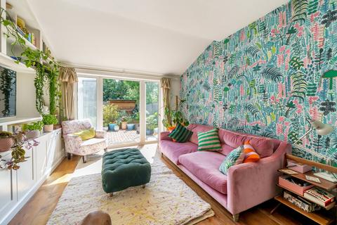 Flat A, 21 Queens Road, Beckenham, BR3 4JN