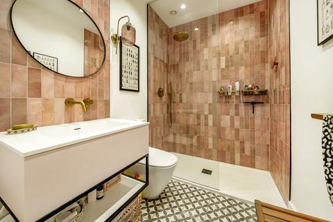 Flat A, 21 Queens Road, Beckenham, BR3 4JN