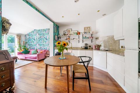 Flat A, 21 Queens Road, Beckenham, BR3 4JN