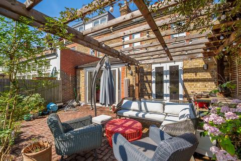 Flat A, 21 Queens Road, Beckenham, BR3 4JN