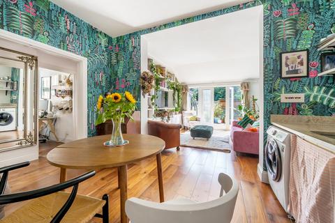 Flat A, 21 Queens Road, Beckenham, BR3 4JN