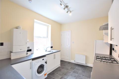 2 bedroom apartment to rent, Rodsley Avenue, Gateshead, NE8