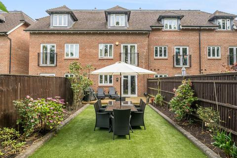 4 bedroom terraced house for sale, Goodacre Close, Weybridge, KT13