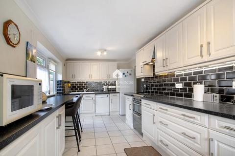 3 bedroom bungalow for sale, Rectory Road, Colchester CO5