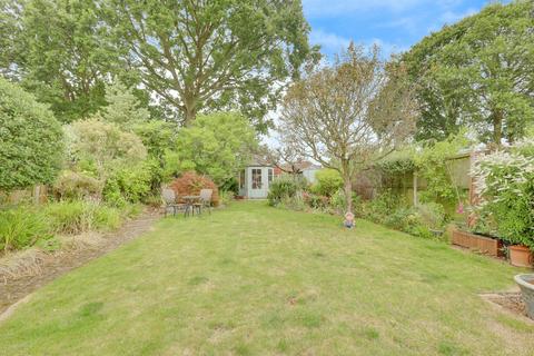 2 bedroom bungalow for sale, Linksway, Leigh-on-sea, SS9