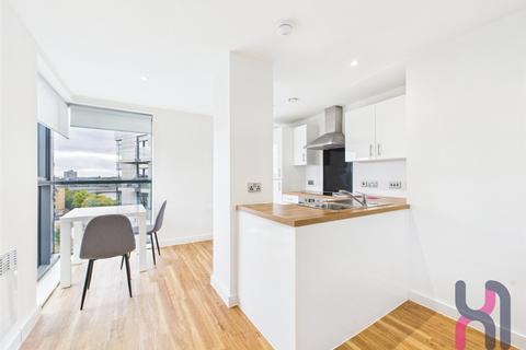 2 bedroom flat to rent, Manchester Waters, 3 Pomona Strand, Old Trafford, M16