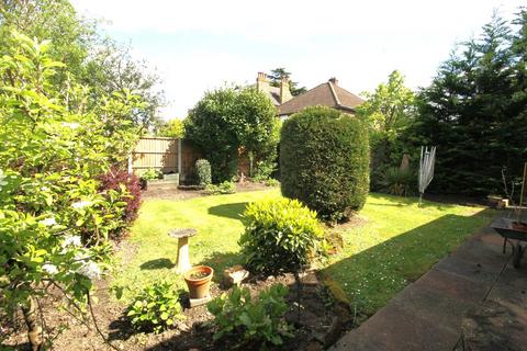 2 bedroom bungalow for sale, Elmers End Road, Beckenham, BR3