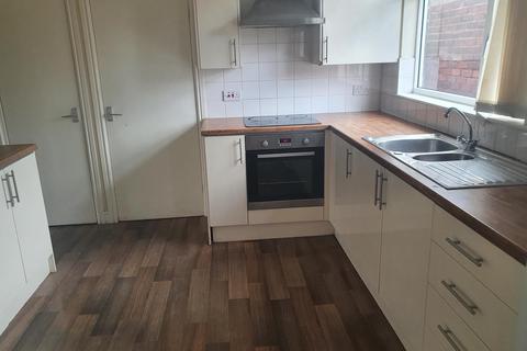 3 bedroom end of terrace house to rent, Wakefield, WF1