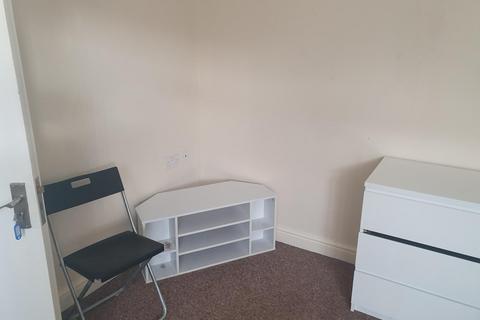 3 bedroom end of terrace house to rent, Wakefield, WF1