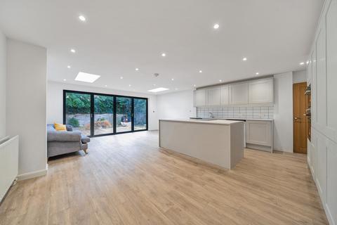 34 Crossways Road, Mitcham, CR4 1DQ
