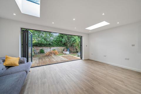 34 Crossways Road, Mitcham, CR4 1DQ