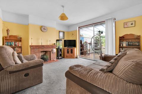 2 bedroom semi-detached bungalow for sale, Farm Road, Staines-upon-Thames, TW18