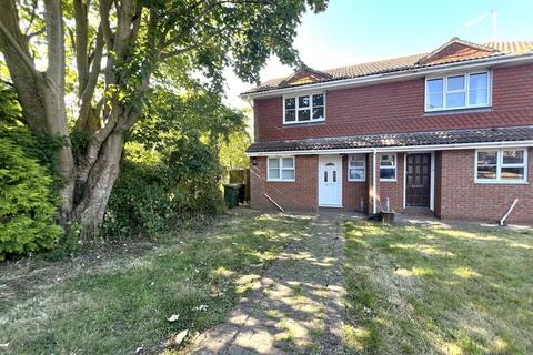 3 bedroom semi-detached house to rent, Glenburn Close, Bexhill-on-Sea, TN39