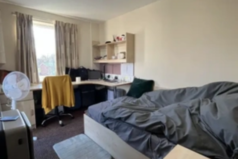 1 bedroom apartment to rent, at Bristol, Hyde Grove, Victoria Park M13