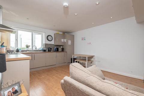2 bedroom flat for sale, Santingley Court, New Crofton WF4