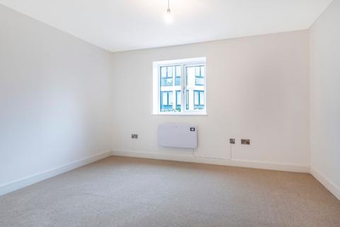 2 bedroom flat to rent, Bessemer Road, Basingstoke, RG21