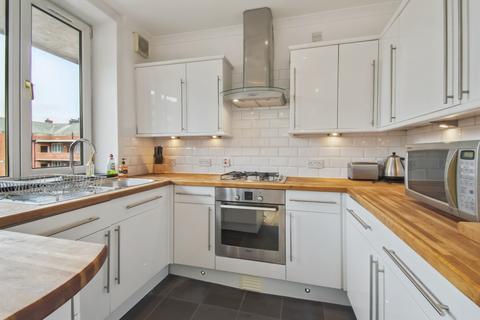 3 bedroom flat to rent, Mingarry Street, Flat 2/2, North Kelvinside, Glasgow, G20 8NS