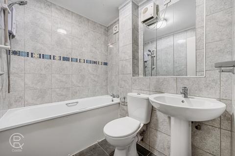 2 bedroom flat for sale, Riverside Close, London, W7