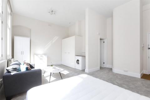 Studio to rent, Egerton Gardens, Knightsbridge, London, SW3